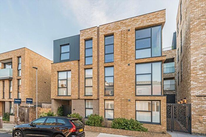 2 Bedroom Flat For Sale In St. Andrew's Road, Surbiton, KT6