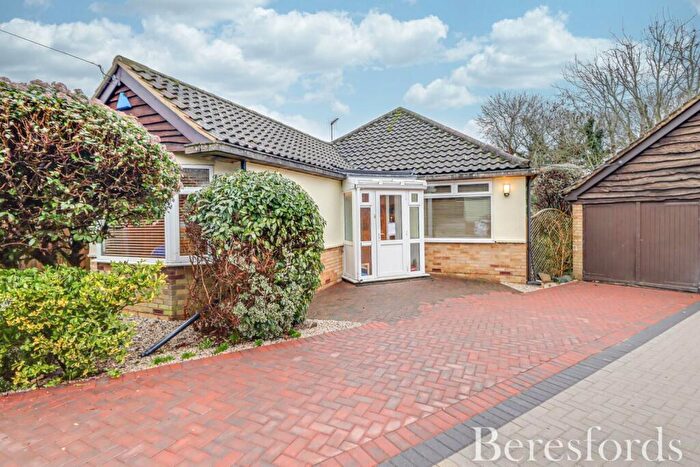 3 Bedroom Bungalow For Sale In Priory Close, Pilgrims Hatch, CM15