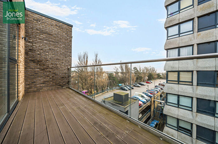 2 Bedroom Flat To Rent In The Causeway, Goring-by-Sea, Worthing, West Sussex, BN12