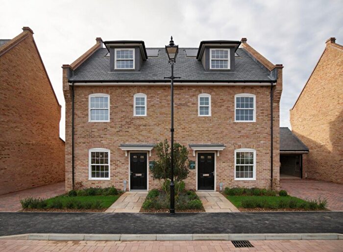 4 Bedroom Semi Detached House For Sale In The Orchards, Leighwood Fields, GU6