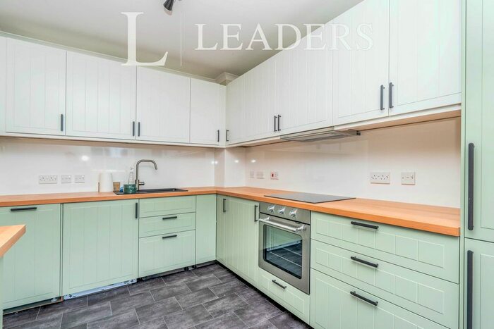 2 Bedroom Flat To Rent In North Street, Gosport, PO12