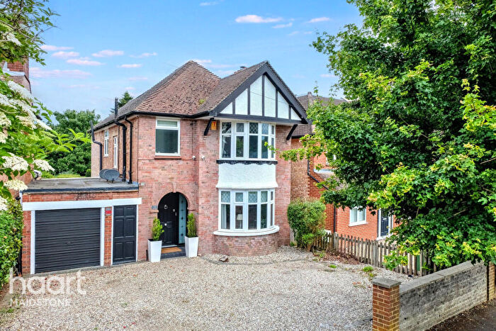 4 Bedroom Detached House For Sale In CranbourneAvenue, Maidstone, ME15