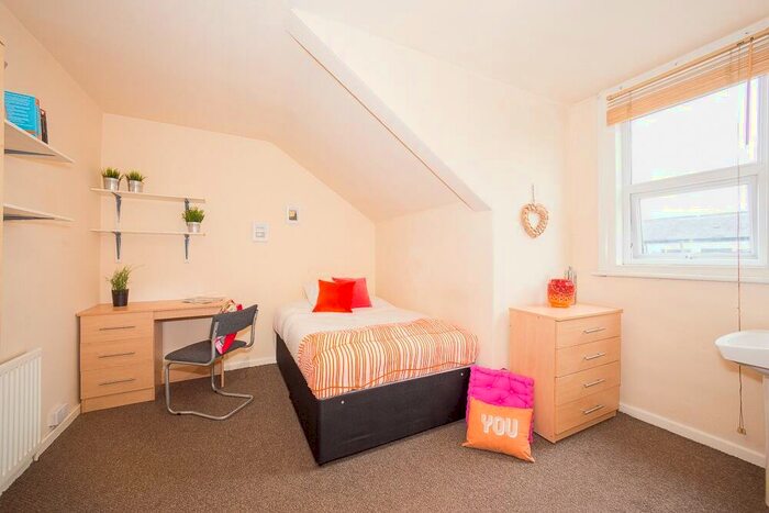 5 Bedroom Terraced House To Rent In Hessle View, Hyde Park, Leeds, LS6