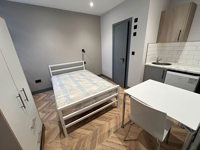 Studio To Rent In Finchley Road, London, NW11