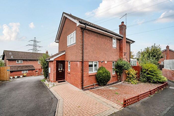 3 Bedroom Detached House For Sale In Coppice Close, Woodhall Park, Swindon, SN2