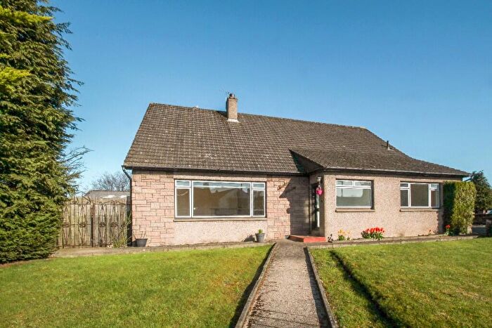 3 Bedroom Detached Bungalow For Sale In Main Street, Cairneyhill, KY12