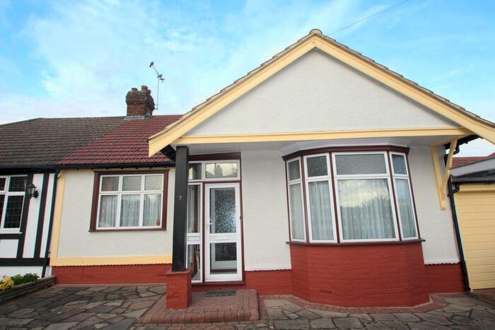 3 Bedroom Bungalow To Rent In Loudoun Avenue, Ilford, IG6