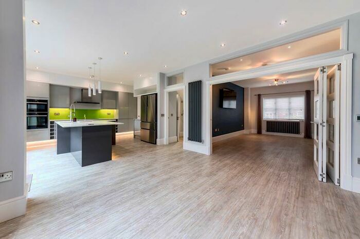 5 Bedroom Detached House To Rent In Farm Crescent, St. Albans, AL2