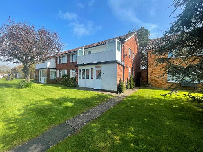 2 Bedroom Flat To Rent In Chatsmore Crescent, Goring-By-Sea, Worthing, BN12