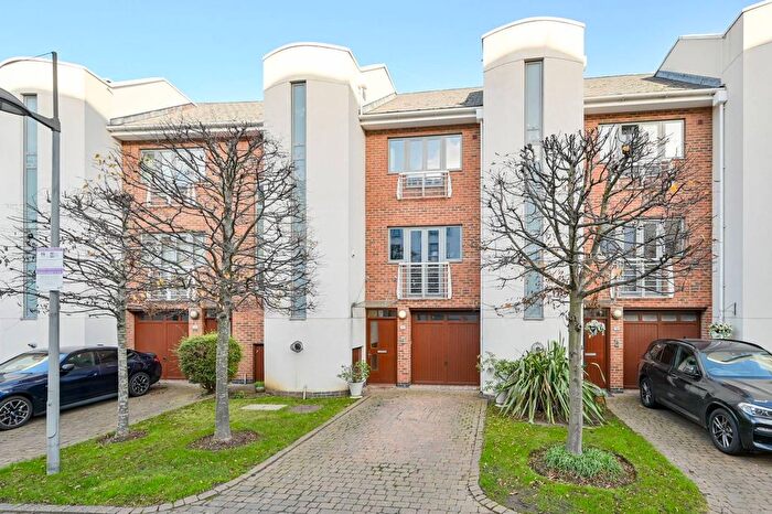 4 Bedroom Property For Sale In Tallow Road, Brentford, TW8