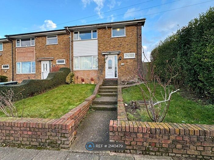 4 Bedroom Semi-Detached House To Rent In Mackenzie Way, Gravesend, DA12