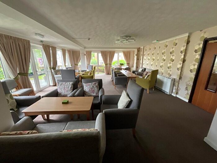 1 Bedroom Flat To Rent In Over 's Only- One Bedroom, First-Floor Flat, Daisyfield Grange, Rossefield Approach, Leeds, West Yorkshire, LS13