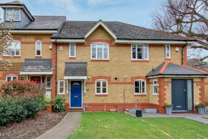 3 Bedroom House To Rent In Treves Close, London, N21