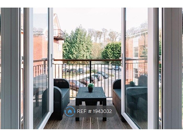 2 Bedroom Flat To Rent In Crowthorne Road, Bracknell, RG12