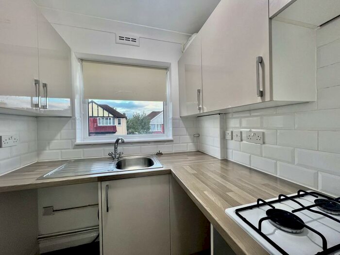 2 Bedroom Apartment To Rent In St. Marks Avenue, Northfleet, DA11