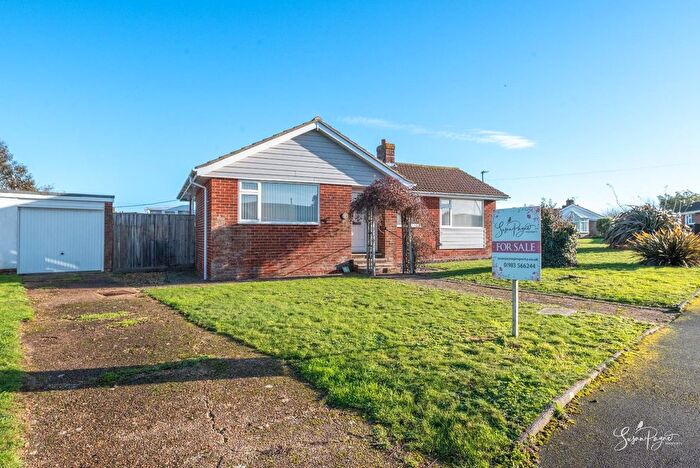 2 Bedroom Detached Bungalow For Sale In Rowantree Drive, Seaview, PO34