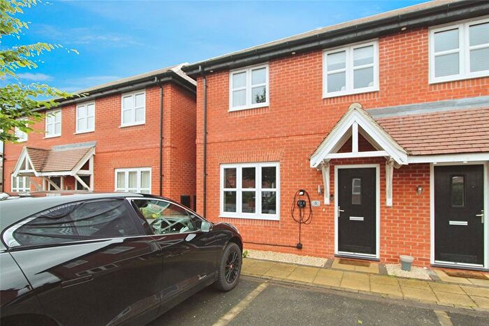 3 Bedroom Semi-Detached House For Sale In De Herle Lane, Hugglescote, Coalville, Leicestershire, LE67