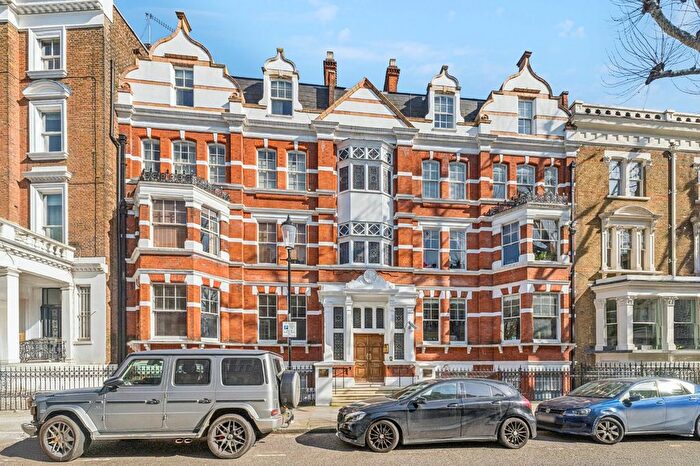 2 Bedroom Flat For Sale In Holland Park Gardens, Holland Park, W14