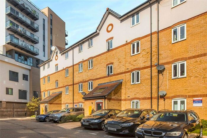 1 Bedroom Flat For Sale In Bellmaker Court, St. Pauls Way, Bow, London, E3