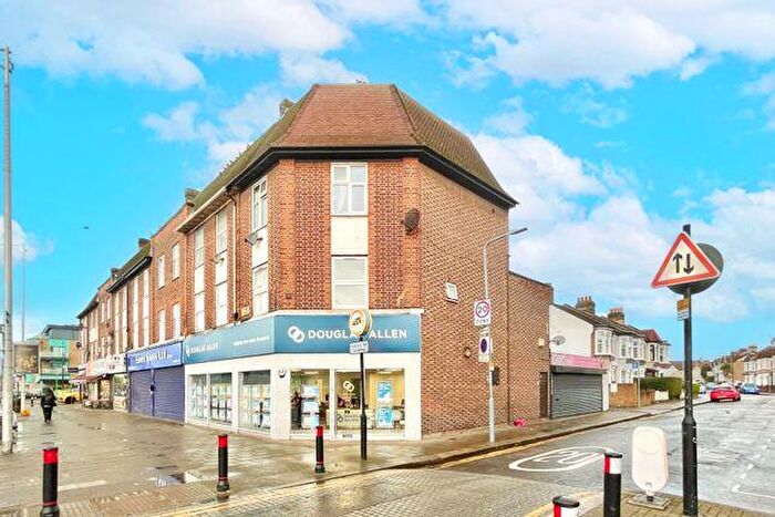 Studio To Rent In Pavement Mews, Romford, Essex, RM6