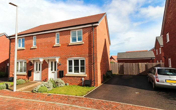 3 Bedroom Semi-Detached House For Sale In Barclay Close, Wellesbourne, CV35