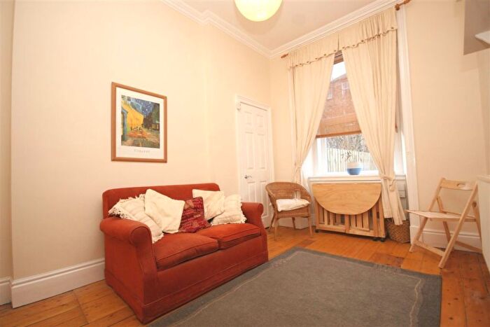 1 Bedroom Flat To Rent In Waverley Park, Abbeyhill, Edinburgh, EH8