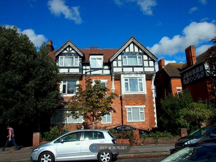 2 Bedroom Flat To Rent In Radnor Park Avenue, Folkestone, CT19