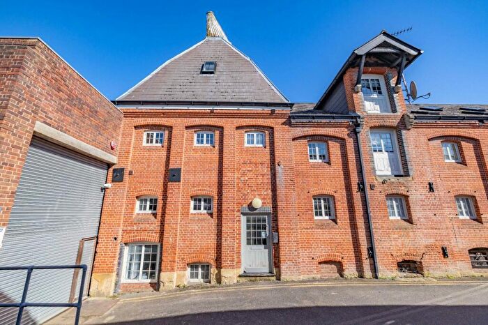 2 Bedroom Maisonette To Rent In Roper Road, Canterbury, Kent, CT2