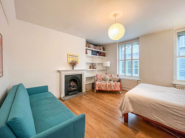 1 Bedroom Flat To Rent In Caledonian Road, Islington, N7