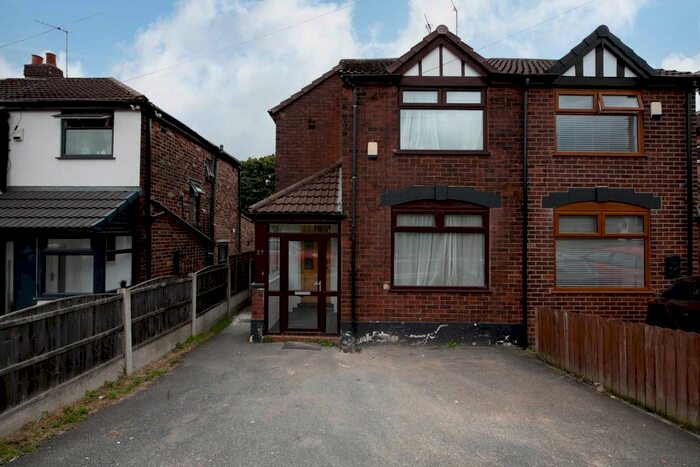 3 Bedroom Semi-Detached House To Rent In Eastleigh Road, Manchester, M25