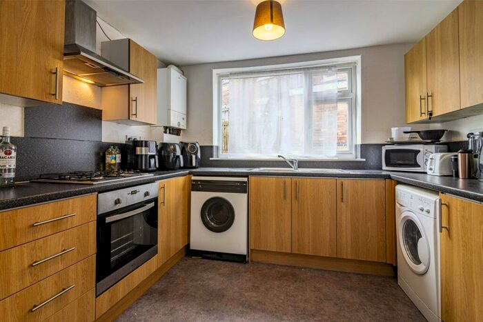 4 Bedroom Terraced House To Rent In Burns Avenue, NG7