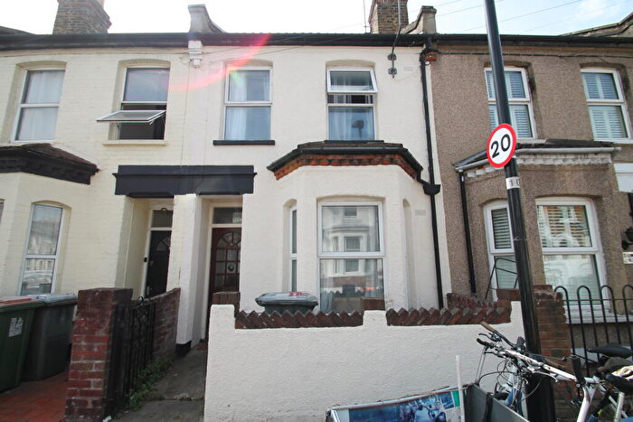 4 Bedroom Terraced House For Sale In Chesterton Terrace, Plaistow, Newham, London, E13