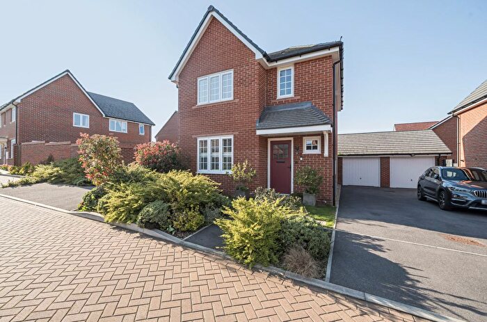 3 Bedroom Detached House For Sale In Sonning Place, Binfield, Bracknell, Berkshire, RG42
