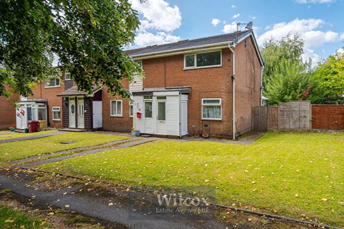 2 Bedroom Flat For Sale In Lydford Gardens, Bolton, BL2
