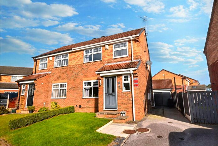3 Bedroom Semi-Detached House To Rent In Hopefield Green, Rothwell, Leeds, LS26