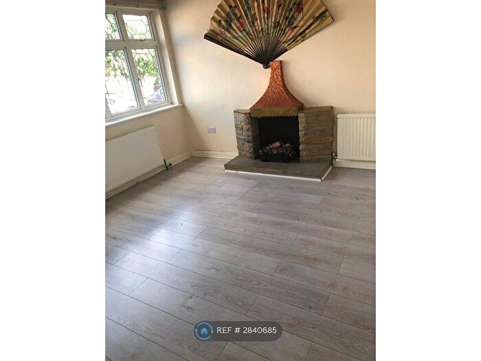 4 Bedroom Semi Detached House To Rent In Oakington Avenue, Hayes, UB3