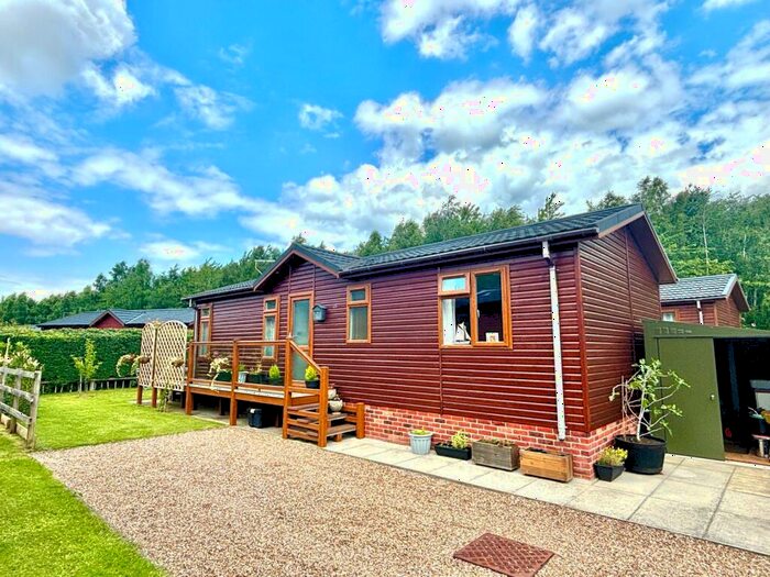 2 Bedroom Lodge For Sale In Woodcock Lane, Burton Waters, LN1