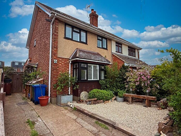 3 Bedroom Semi-Detached House For Sale In Stephens Crescent, Horndon On The Hill, SS17