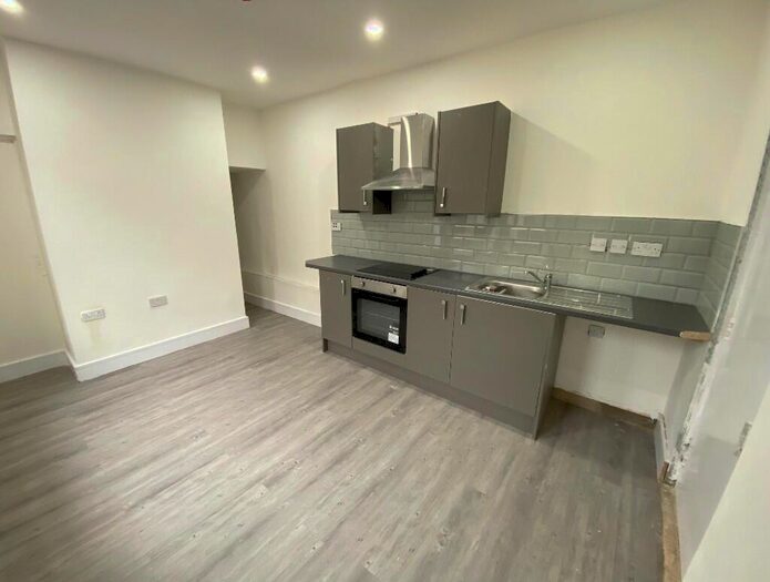 2 Bedroom Flat To Rent In City Road, Cardiff(City), CF24