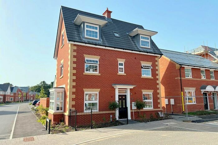 4 Bedroom Detached House To Rent In Wimborne, BH21