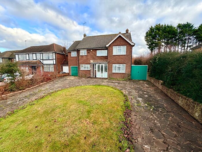 4 Bedroom Detached House For Sale In Old Bedford Road, Luton, LU2