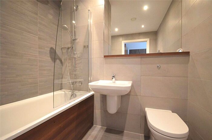 2 Bedroom Apartment To Rent In Block A Wilburn Basin, Ordsall Lane, Salford, Greater Manchester, M5