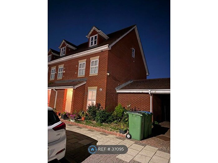 3 Bedroom End Of Terrace House To Rent In Floathaven Close, London, SE28
