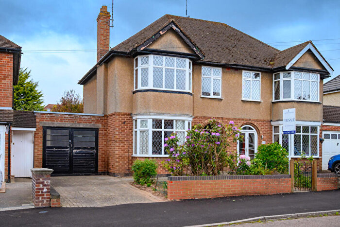 3 Bedroom Semi Detached House For Sale In Arnold Avenue, Styvechale, Coventry, CV3