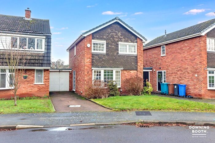 3 Bedroom Link Detached House For Sale In Canterbury Close, Lichfield, WS13