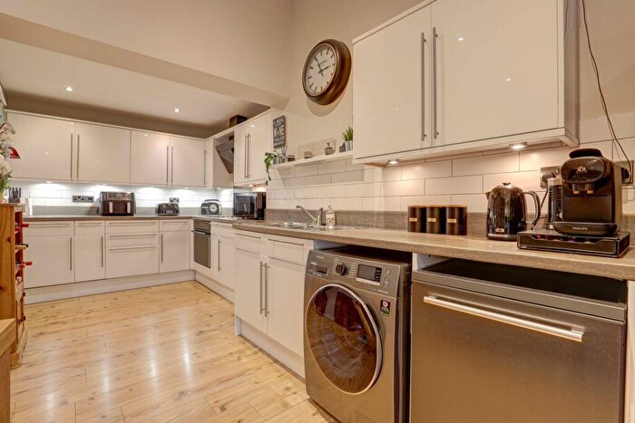 3 Bedroom Terraced House For Sale In Lockeridge Close, Blandford Forum, DT11