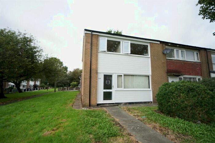 3 Bedroom Town House To Rent In Rossall Road, Bolton, BL2