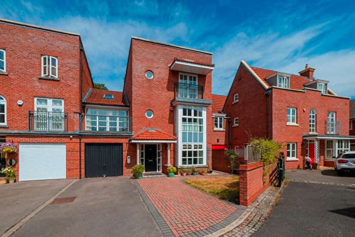 4 Bedroom Semi-Detached House To Rent In Royal Victoria Park, Bristol, BS10