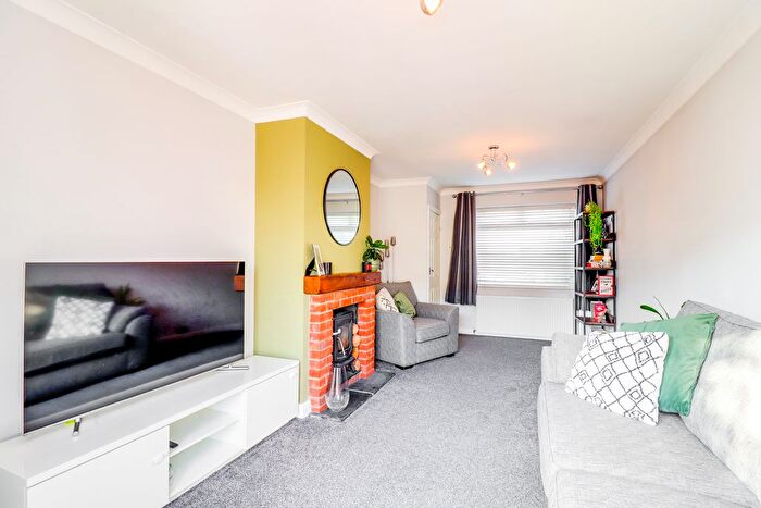 2 Bedroom Semi-Detached House For Sale In Danesfield, Benfleet, SS7