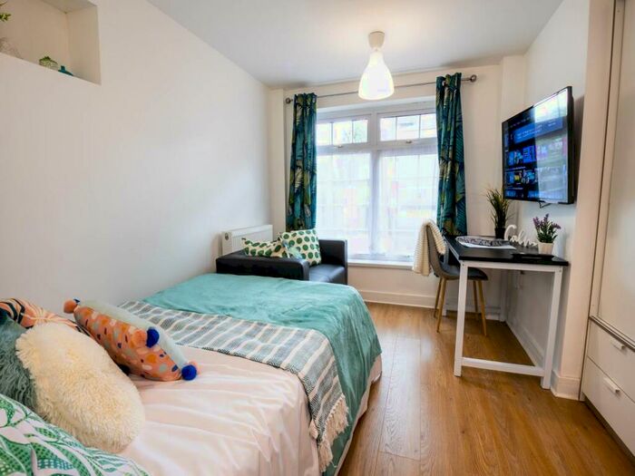 Studio To Rent In Woodland Way, Canterbury, CT2